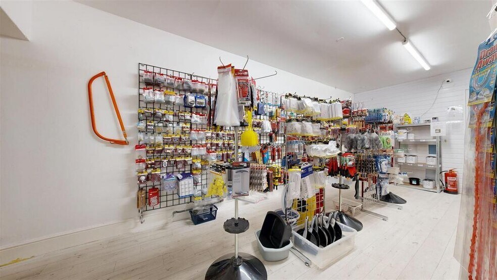 36-37 Easton Sq, Portland for sale - Building Photo - Image 3 of 11