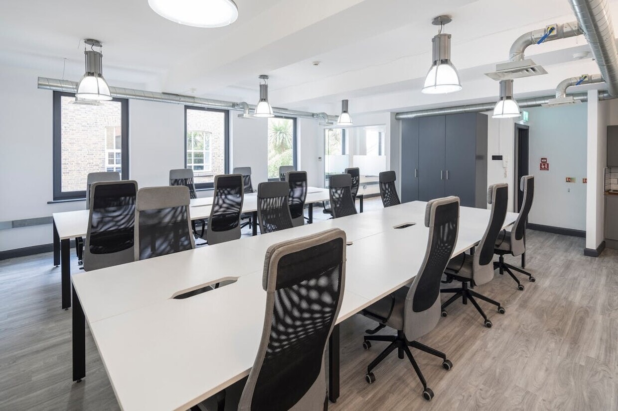 1-3A Chapel Pl, London to rent Interior Photo- Image 1 of 7