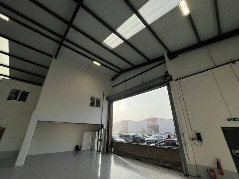 Jeffreys Rd, Enfield to rent - Building Photo - Image 3 of 9