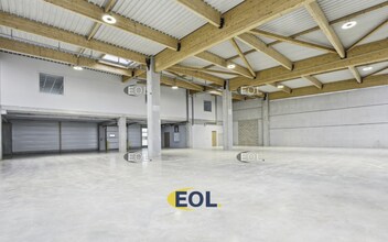 Light Industrial in Tremblay-en-France to rent Interior Photo- Image 1 of 5