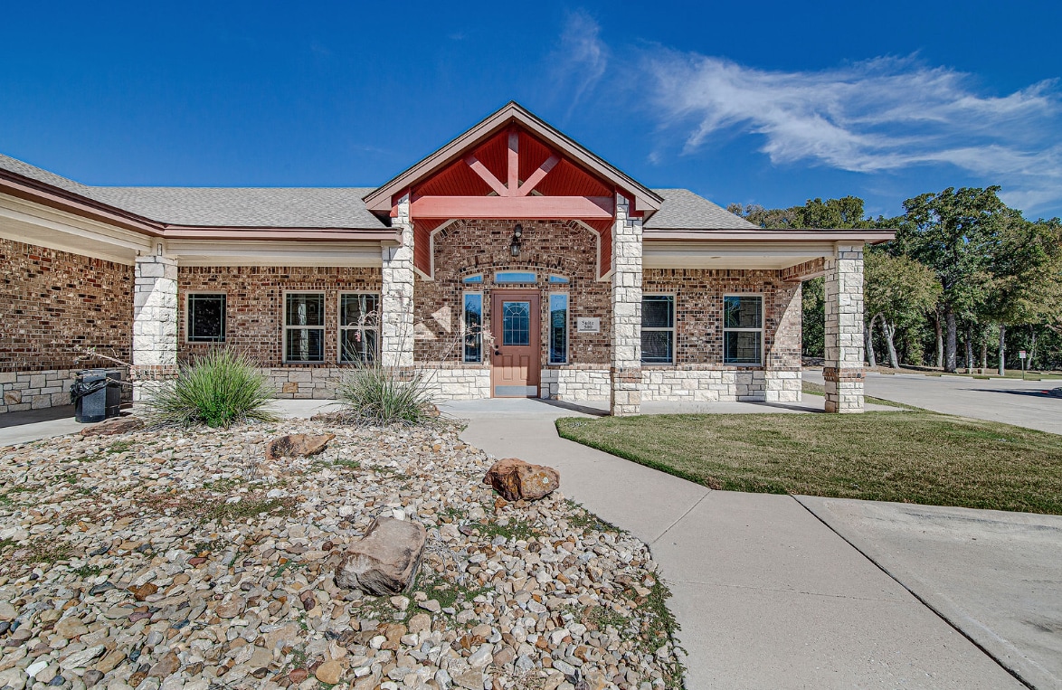 2107 Fort Worth Hwy, Weatherford, TX to rent Building Photo- Image 1 of 13