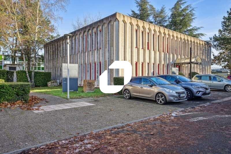 Light Industrial in Les Ulis for sale Building Photo- Image 1 of 11