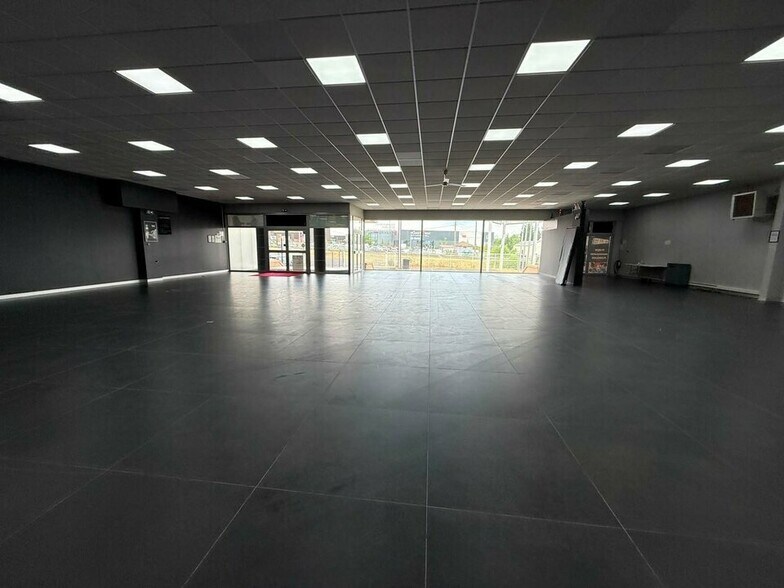Retail in Groslay for sale - Interior Photo - Image 3 of 4