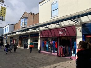 High St, Salisbury to rent Building Photo- Image 1 of 1