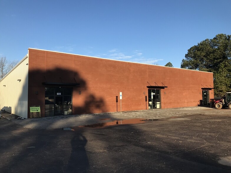 321 N NASSAU St, Youngsville, NC for sale - Building Photo - Image 1 of 1