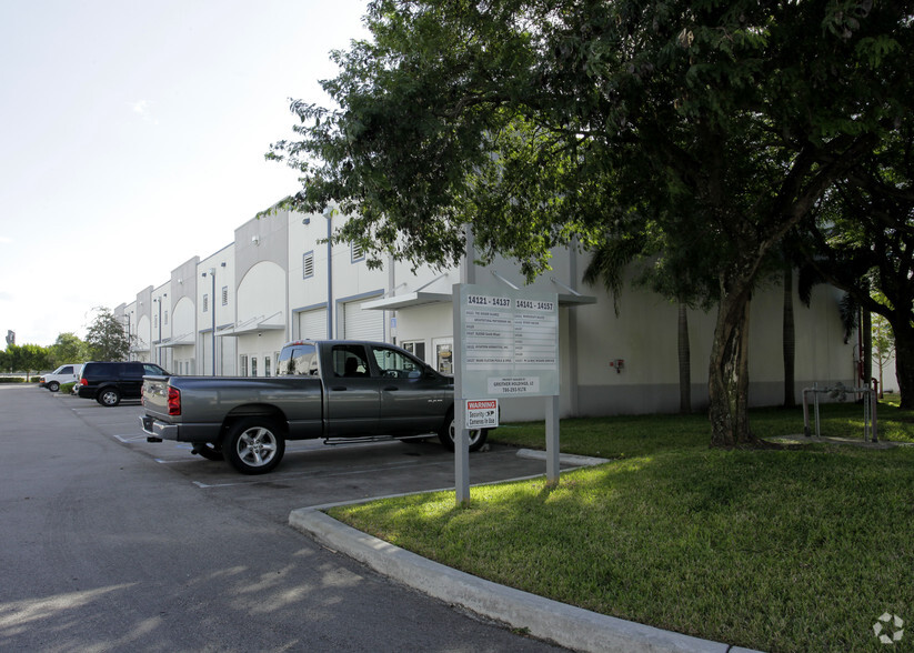 14141-14157 SW 119th Ave, Miami, FL for rent - Building Photo - Image 3 of 5