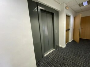 Office in Clichy to rent Interior Photo- Image 2 of 9