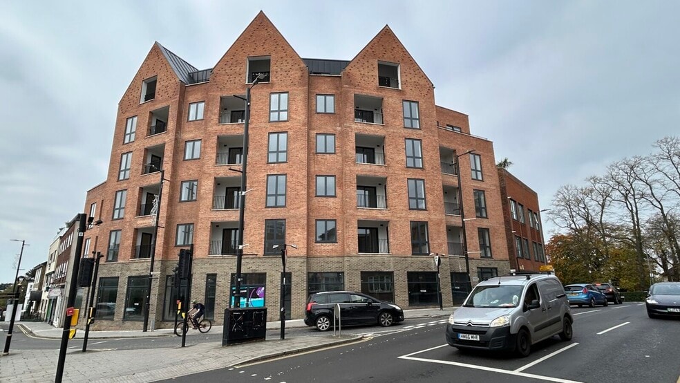 141-147 High St, Brentwood to rent - Building Photo - Image 2 of 6