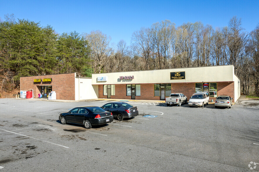 2818 W US 421 Hwy, Wilkesboro, NC for rent - Building Photo - Image 2 of 20