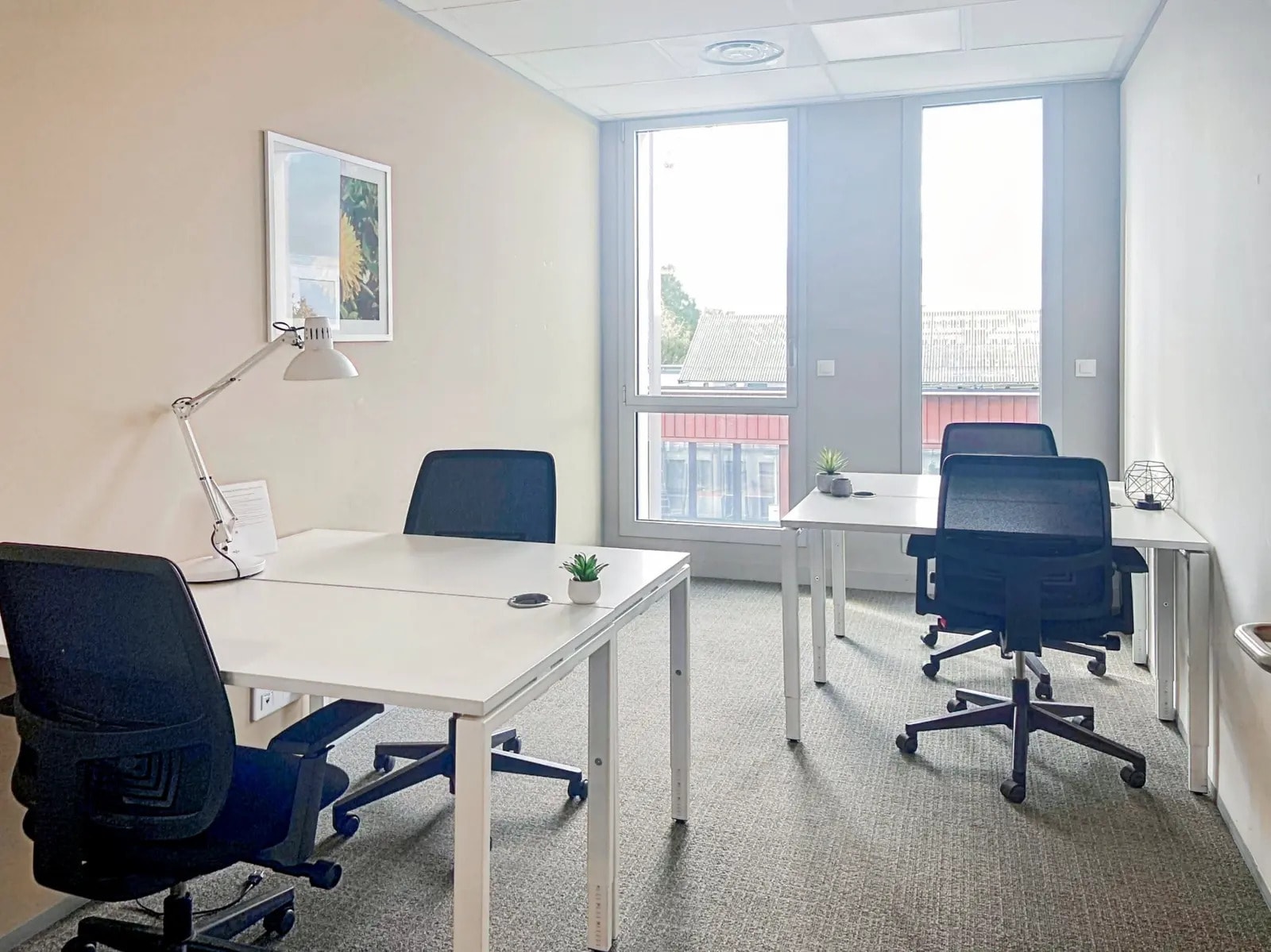 Office in  to rent Interior Photo- Image 1 of 11