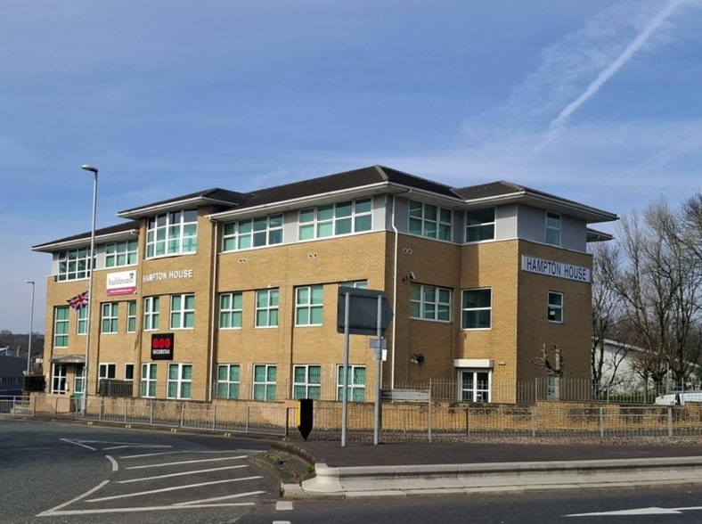 Oldham Rd, Manchester to rent - Building Photo - Image 2 of 4