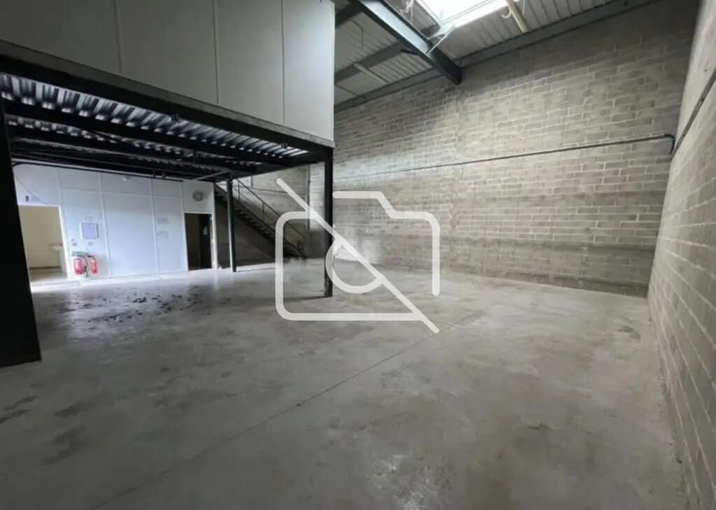Location Entrepôt 320 m² - Photo 1