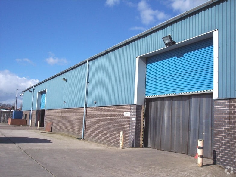 Shaw Rd, Dudley to rent - Building Photo - Image 2 of 5