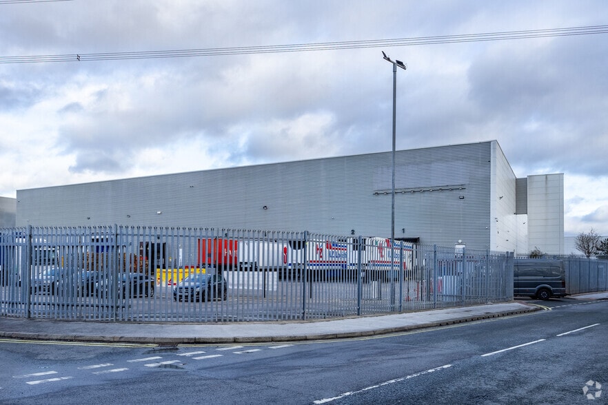 4 Bromford Ln, Birmingham to rent - Building Photo - Image 2 of 9
