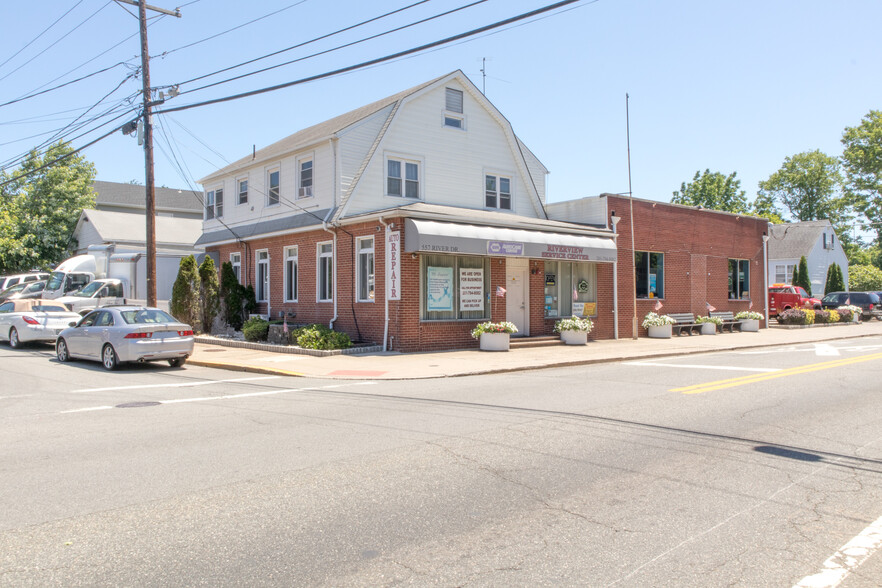 557-559 River Dr, Elmwood Park, NJ for sale - Primary Photo - Image 1 of 1