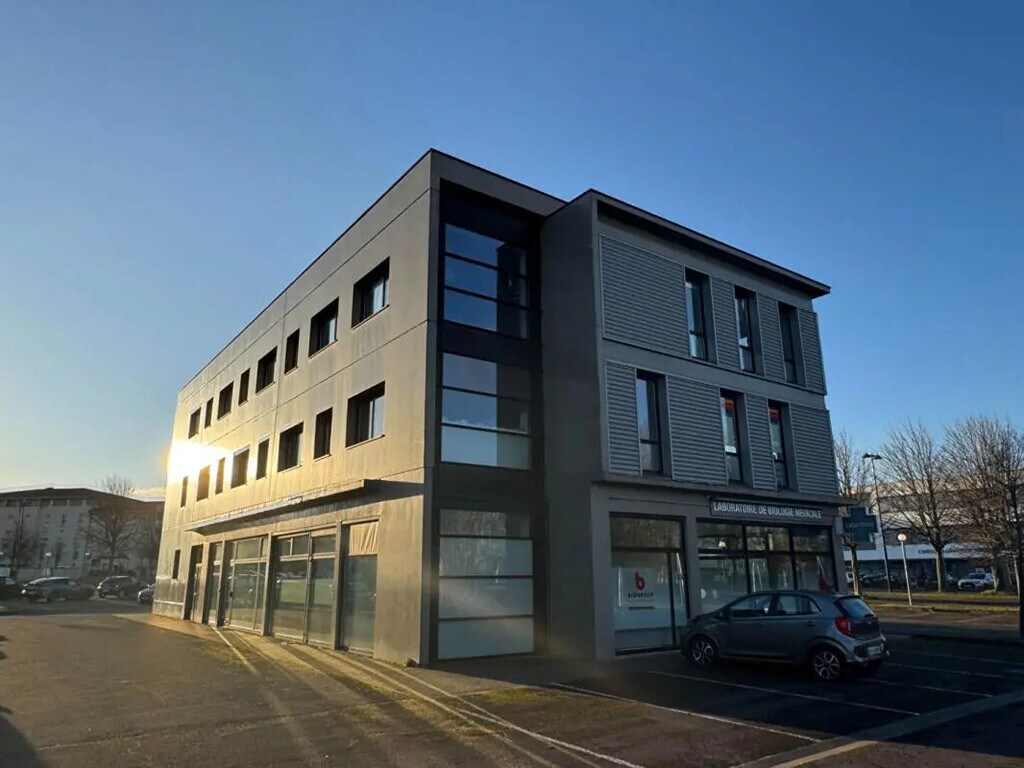 Location Bureaux 326 m² - Photo 1