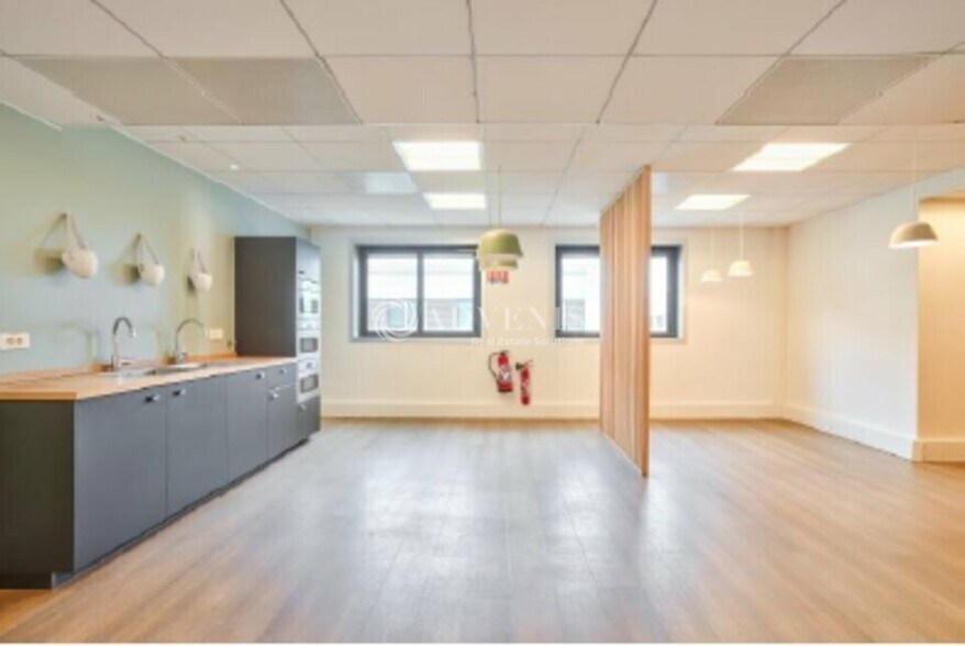 50 Avenue Jean Jaurès, Colombes for sale - Interior Photo - Image 3 of 12