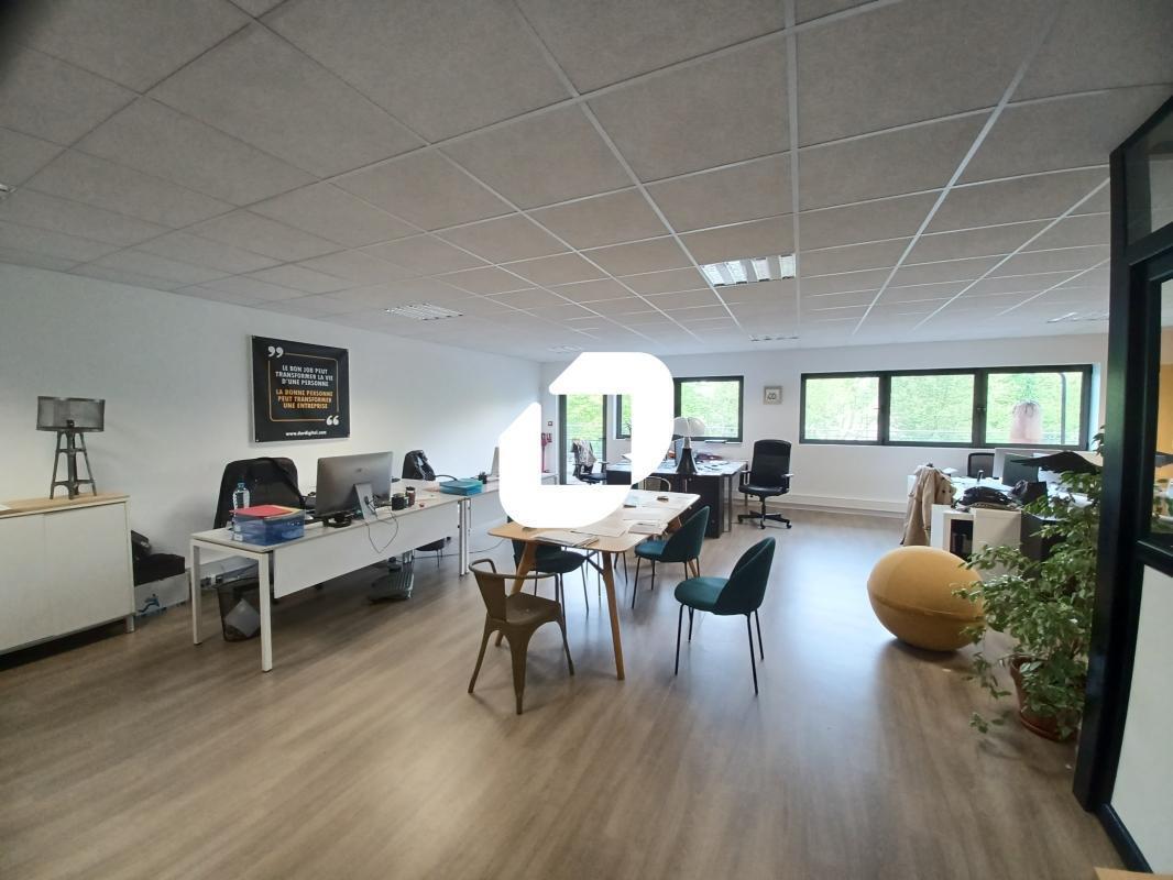 Office in Serris to rent Interior Photo- Image 1 of 5