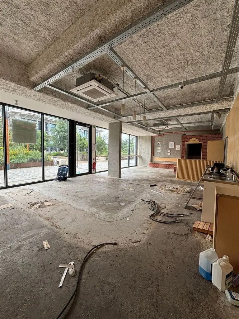 Retail in Pantin to rent Building Photo- Image 1 of 4