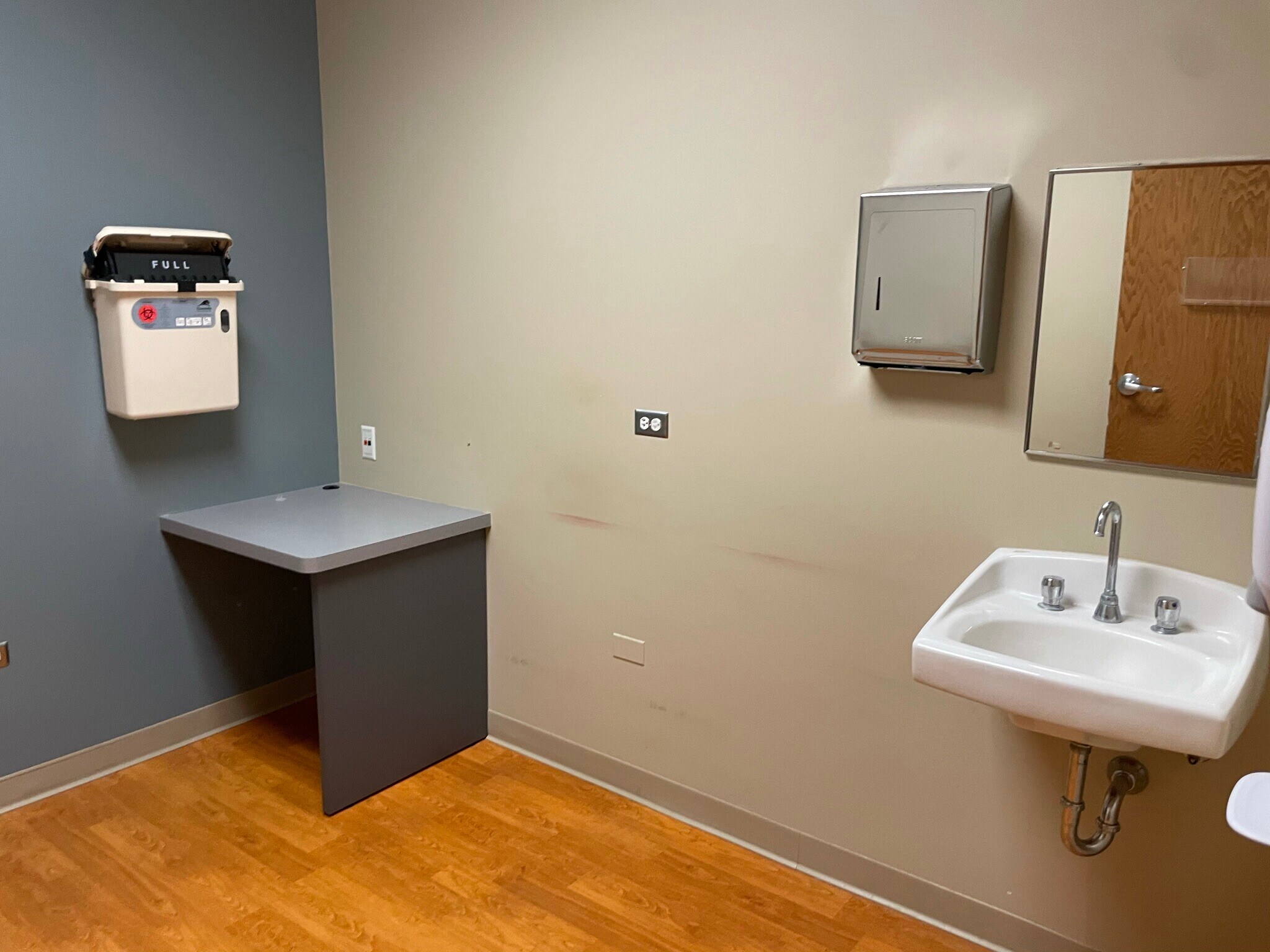 3703 Doty Rd, Woodstock, IL to rent Interior Photo- Image 1 of 6