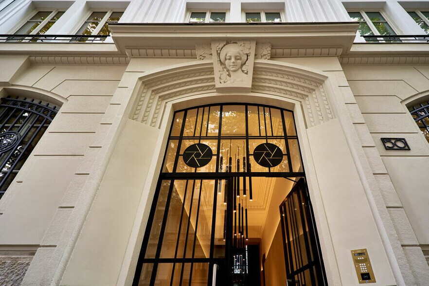 Office in Lyon to rent - Building Photo - Image 1 of 12