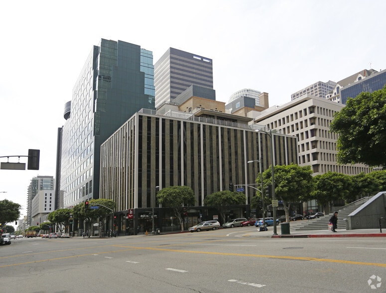 700 Wilshire Blvd, Los Angeles, CA for rent - Building Photo - Image 3 of 6