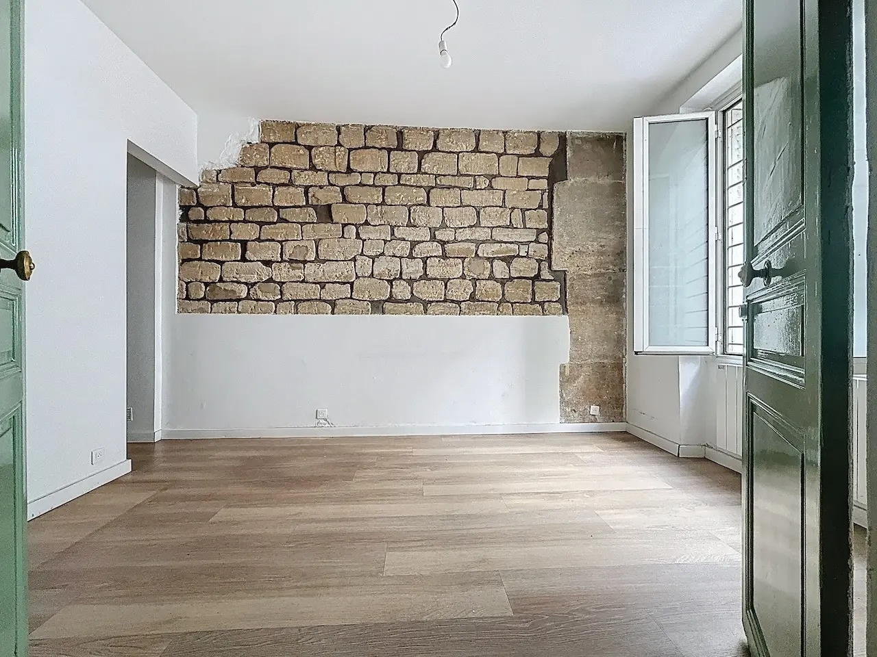 Office in Levallois-Perret to rent Interior Photo- Image 1 of 9