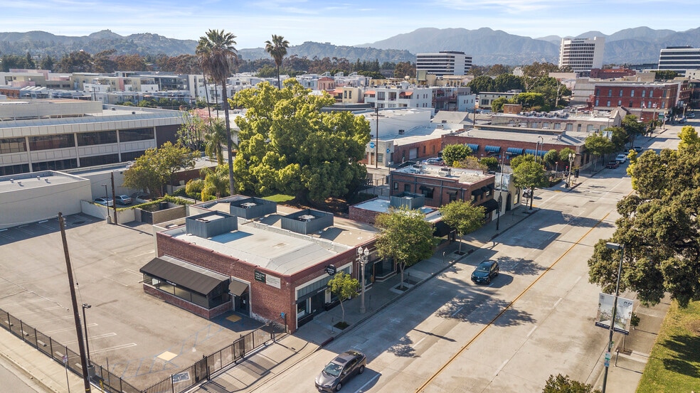 207 S Fair Oaks Ave, Pasadena, CA for rent - Building Photo - Image 1 of 8