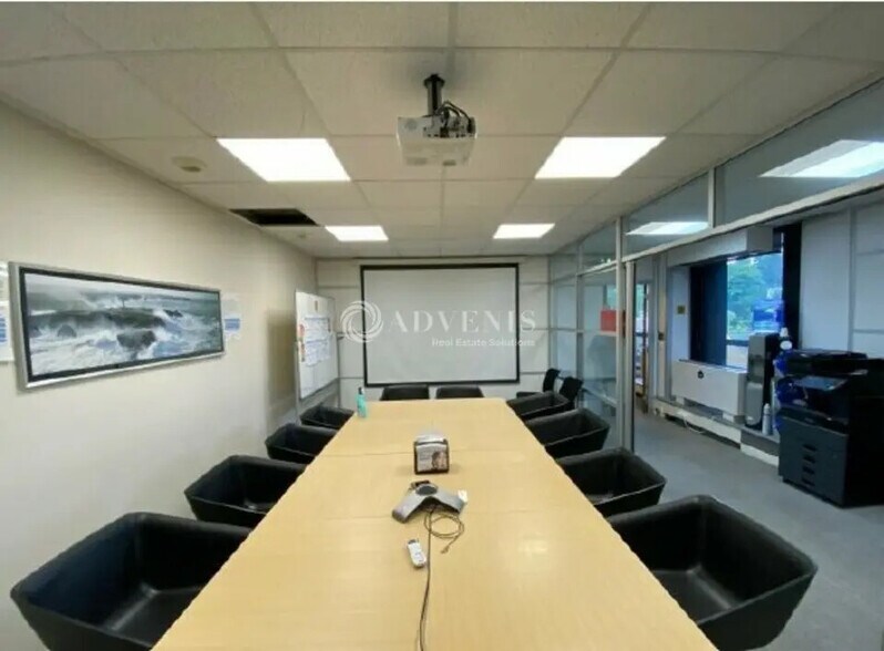 Office in Saint-Cloud to rent - Interior Photo - Image 2 of 9