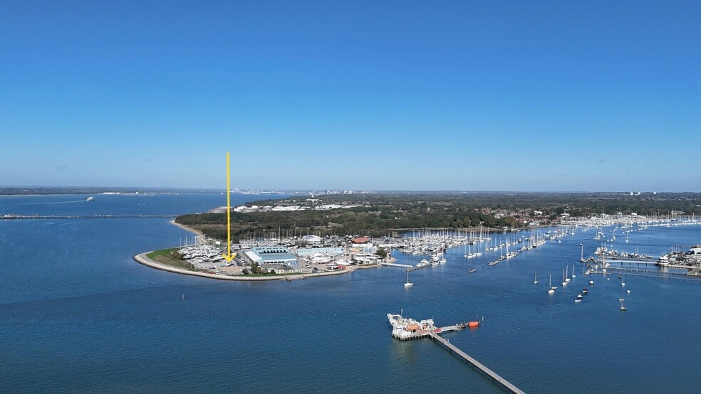 School Ln, Southampton to rent - Aerial - Image 3 of 13
