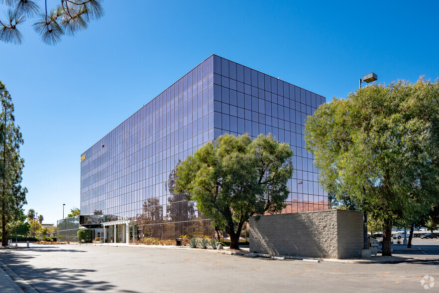 2550 N Hollywood Way, Burbank, CA for rent - Building Photo - Image 3 of 8