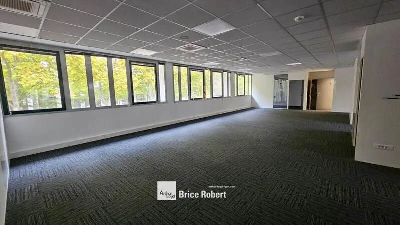 123-127 Boulevard De La Bataille De Stalingrad, Villeurbanne to rent - Interior Photo - Image 2 of 12
