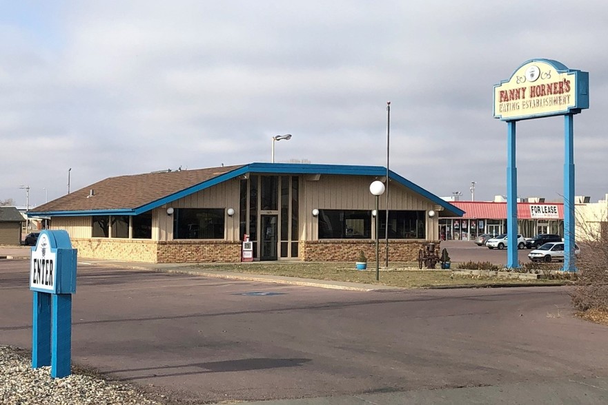 1691 N Main St, Mitchell, SD for sale - Primary Photo - Image 1 of 1