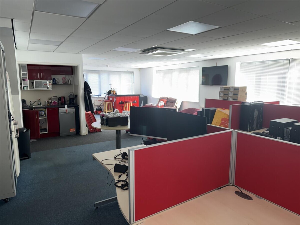Railton Rd, Guildford, SRY GU2 9JX - Unit 1 - - Interior Photo - Image 2 of 9