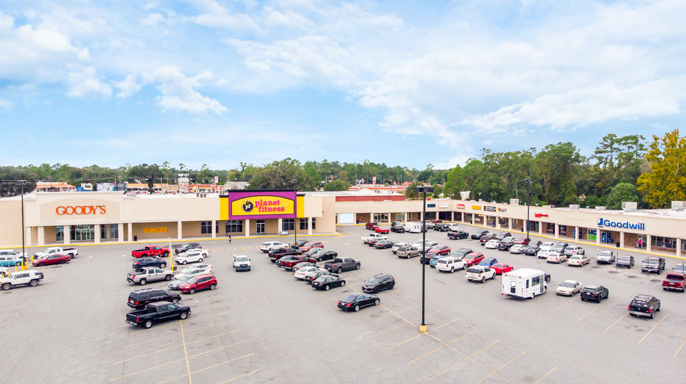 147 W Hendry St, Hinesville, GA for rent - Building Photo - Image 1 of 9