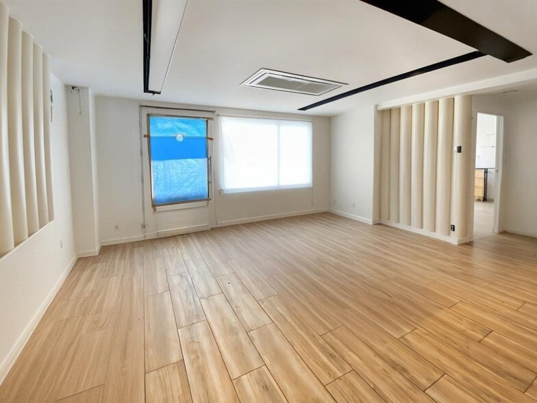 Rue Georges Clémenceau, Versailles to rent - Interior Photo - Image 2 of 8