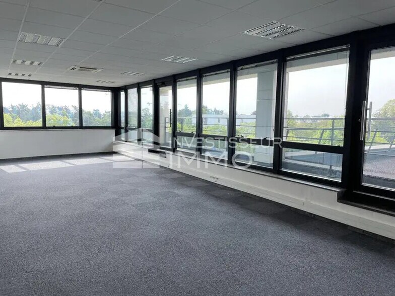 Office in Bry-sur-Marne to rent - Building Photo - Image 2 of 17
