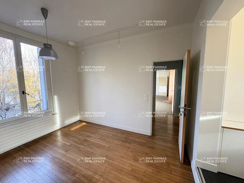 Office in Cachan to rent - Interior Photo - Image 2 of 5