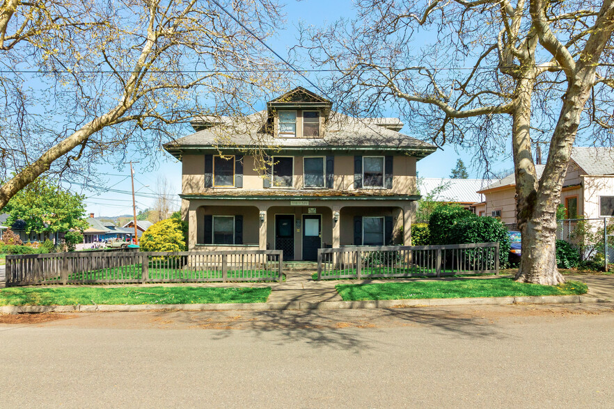 510 SE Floed Ave, Roseburg, OR for sale - Primary Photo - Image 1 of 40