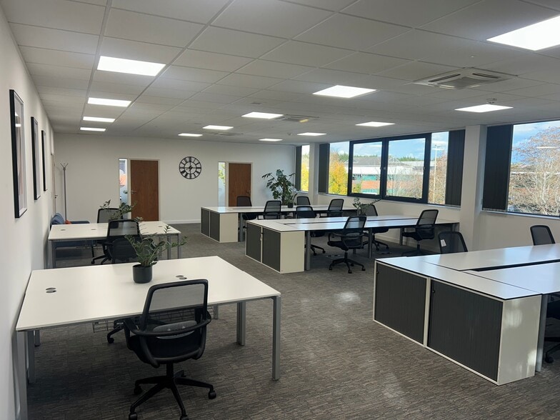 Harvest Cres, Fleet to rent - Building Photo - Image 3 of 9