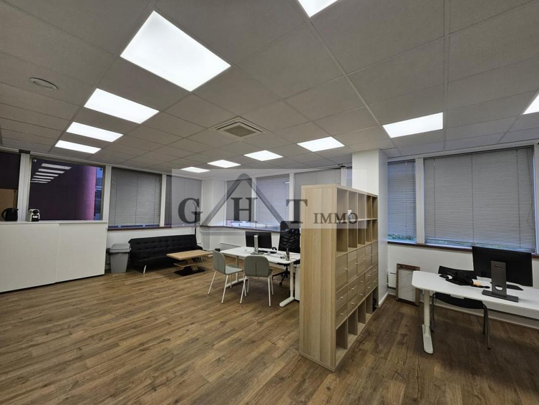 Office in Maisons-Alfort to rent Interior Photo- Image 1 of 3