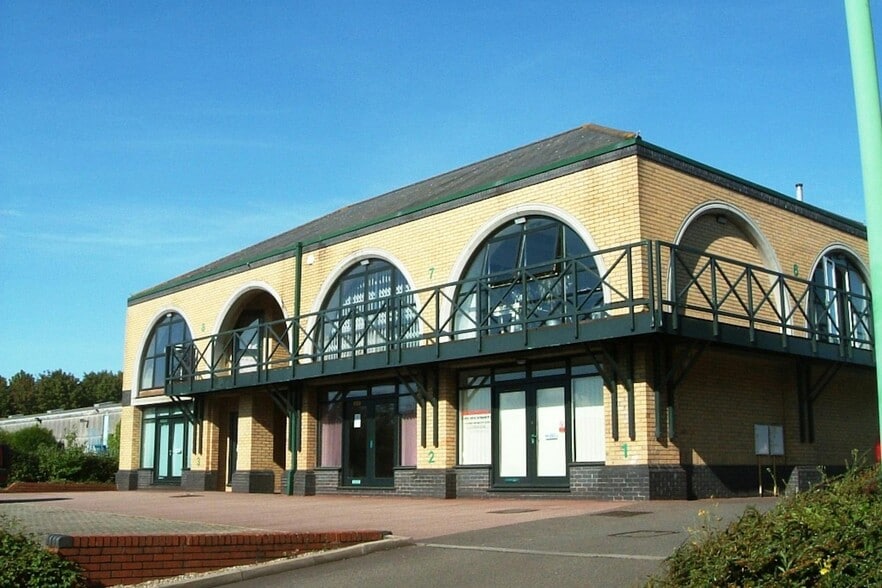 Rankine Rd, Basingstoke to rent - Building Photo - Image 1 of 2