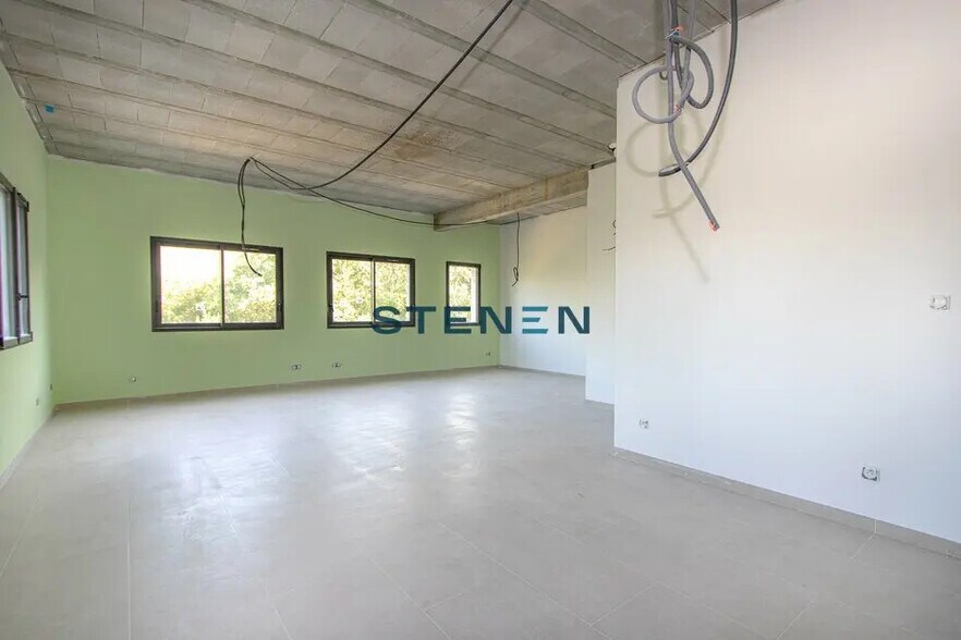 Office in Rousset to rent - Interior Photo - Image 2 of 7