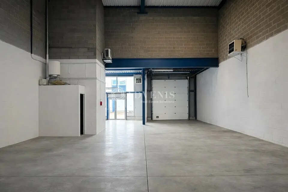 Light Industrial in Vitry-sur-Seine to rent Interior Photo- Image 1 of 27
