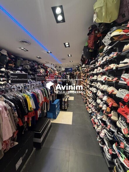 Retail in Paris to rent - Interior Photo - Image 2 of 4