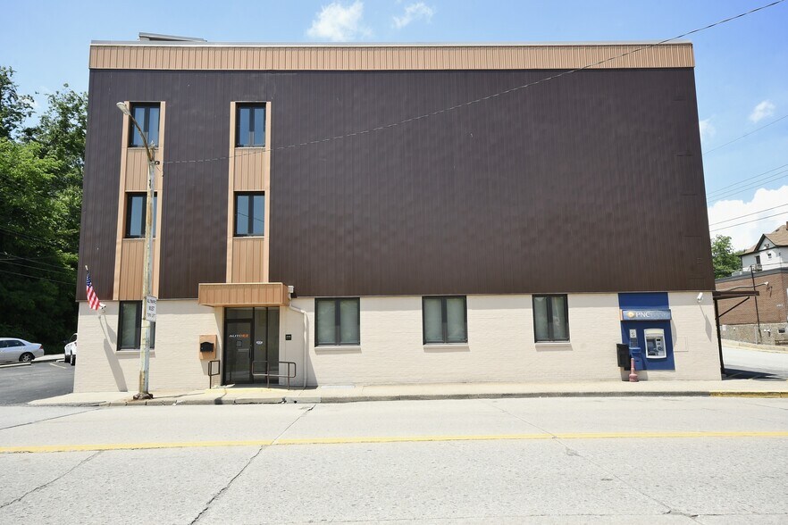 230 Maple Ave, Dravosburg 15034 UK