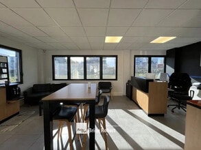 Light Industrial in Saint-Fons to rent Interior Photo- Image 1 of 1