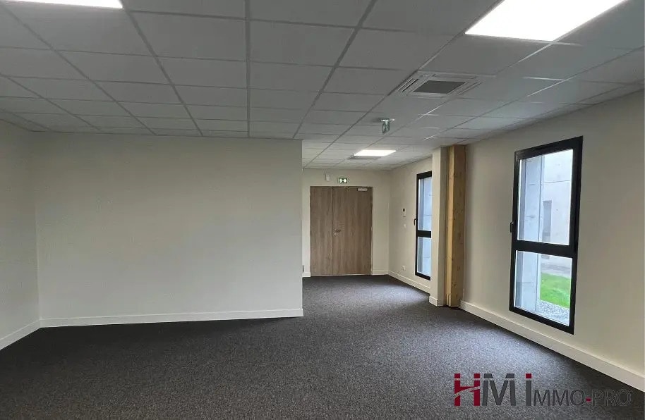 Location Bureaux 73 m² - Photo 1
