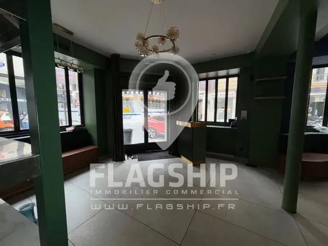 Retail in Paris to rent - Building Photo - Image 3 of 9