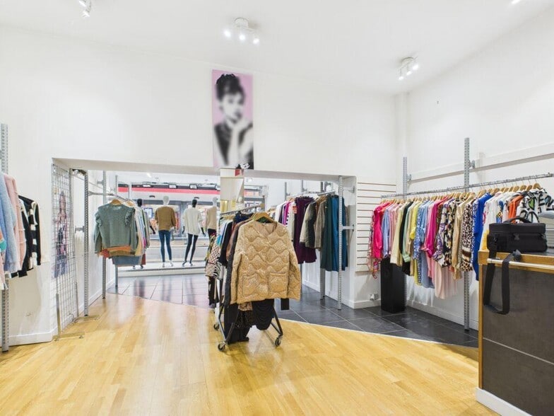 113 Bradshawgate, Leigh to rent - Building Photo - Image 2 of 16